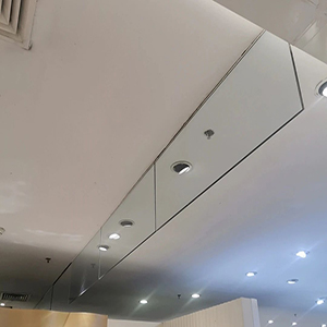 擋煙垂壁產(chǎn)品特點(diǎn)(圖1) 防火玻璃式擋煙垂壁.jpg