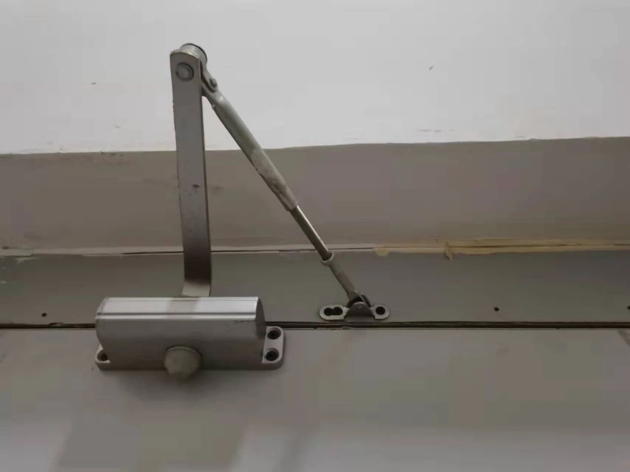 防火門閉門器安裝方法(圖1) 閉門器.jpg