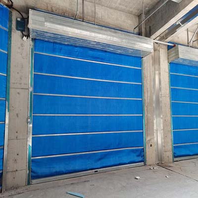 汽車庫防火卷簾的特殊規(guī)定(圖1) 工地防火卷簾門圖.jpg